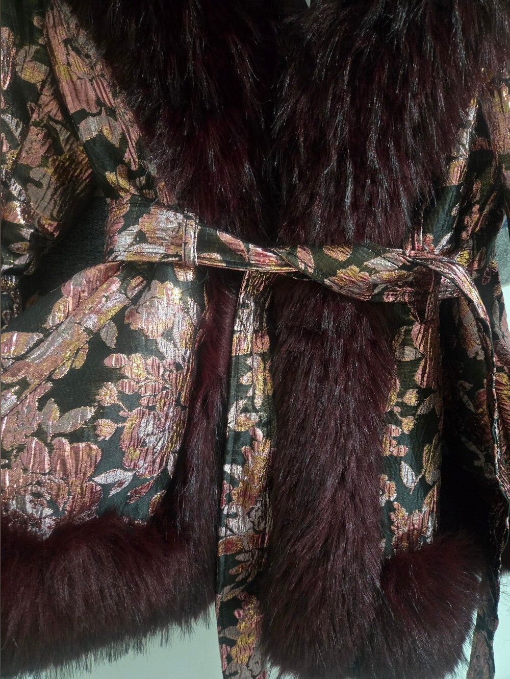 NWT AKIRA Burgundy+Pink Floral Jacquard Coat with Faux Fur Trim - Picture 8 of 9